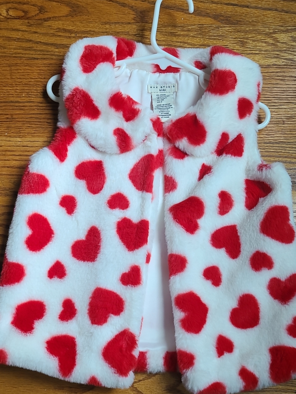 Max Studio Kids White Faux-Fur Vest with Red Heart Print